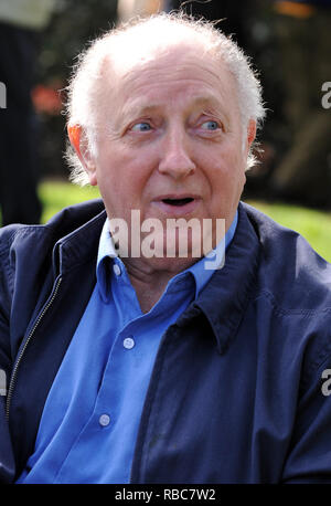 ©Image sous licence à Andrew Parsons Parsons / Media . Le 01/04/2009. Londres, Royaume-Uni. Le syndicaliste britannique Arthur Scargill assis dans un parc du centre de Londres, Photo par Andrew Parsons Parsons / Media Banque D'Images