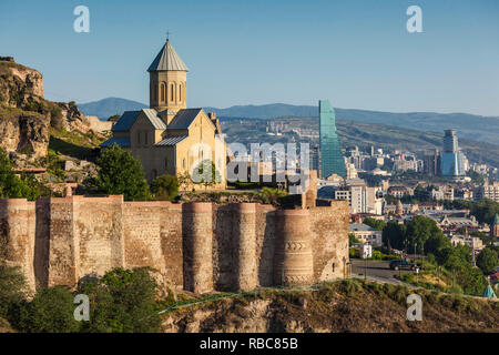 La Géorgie, Tbilissi, Vieille Ville, la forteresse de Narikala, l'église Saint-Nicolas Banque D'Images