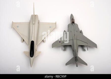 Airfix QuickBuild Euro Fighter et modèles Harrier jump jet Banque D'Images