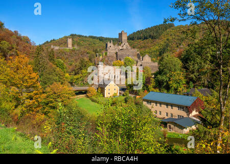 Et Dietikon Niederburg châteaux, Manderscheid, Eifel, Rhénanie-Palatinat, Allemagne Banque D'Images