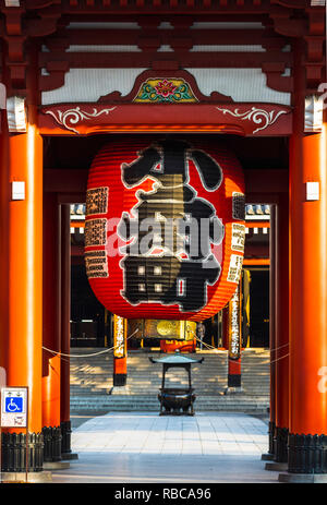 Temple Senso-Ji, Asakusa, Tokyo, région du Kanto, au Japon. Banque D'Images