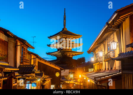 La Pagode Yasaka dans Hokanji temple, quartier Higashiyama, Kyoto, Kyoto Prefecture, région du Kansai, au Japon. Banque D'Images