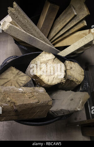 Sciage de bois de chauffage, nature et environnement Banque D'Images