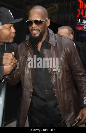 NEW YORK, NY - 21 DÉCEMBRE : R. Kelly au ABC's Good Morning America à New York le 21 décembre 2015. Credit : RW/MediaPunch Banque D'Images