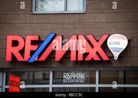 Montréal, Canada - le 6 novembre 2018 : Remax logo sur leur principale franchise locale bureau à Montréal, Québec. Remax est un franchiseur de vrai est Banque D'Images