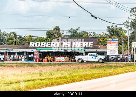 Homestead, USA - 2 mai 2018 : Robert est ici stand de fruits ou store boutique de produits exotiques rares et les fruits et légumes tropicaux locaux par la route Banque D'Images