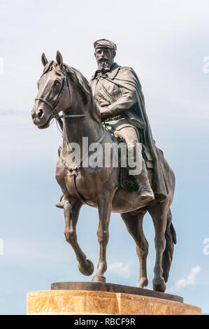 Skopje, Macédoine - 10 juin 2013 : Monument de Dame Gruev sur le cheval à la place de la Macédoine qui était un professeur de bulgare, et l'insurrection révolutionnaire Banque D'Images