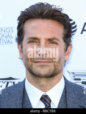 (Dossier) Bradley Cooper fait BAFTA Awards Nominations l'histoire. Bradley Cooper a brillamment cinq nominations - Meilleur Film de production, Meilleur Réalisateur, Meilleur scénario adapté, Meilleur acteur et Meilleure Musique. PALM SPRINGS, CA, USA - 04 janvier : acteur/réalisateur Bradley Cooper arrive à divers prix Impact de la création et 10 administrateurs de regarder le tapis rouge 2019 Brunch au 30ème Festival International du Film de Palm Springs Awards Gala tenu au Parker Palm Springs le 4 janvier 2019 à Palm Springs, Californie, États-Unis. (Photo par Xavier Collin/Image Press Office) Banque D'Images