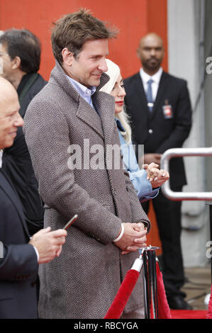 Bradley Cooper et Lady Gaga assister à l'Théâtre chinois de Grauman héberge Sam Elliott Part et cérémonie empreinte de théâtre chinois de Grauman le 7 janvier 2019 à Hollywood, Californie. Dans le monde d'utilisation | Banque D'Images