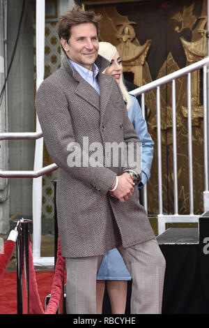 Bradley Cooper et Lady Gaga assister à l'Théâtre chinois de Grauman héberge Sam Elliott Part et cérémonie empreinte de théâtre chinois de Grauman le 7 janvier 2019 à Hollywood, Californie. Dans le monde d'utilisation | Banque D'Images