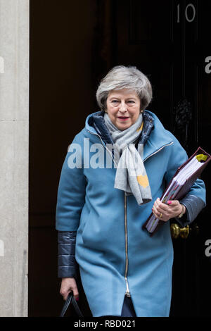 Londres, Royaume-Uni. 9 janvier, 2019. Premier ministre Theresa peut laisse 10 Downing Street pour assister à la première session de questions au premier ministre depuis les vacances de Noël, suivi par le premier jour du Brexit débat qui précédera le prochain vote à la Chambre des communes. Credit : Mark Kerrison/Alamy Live News Banque D'Images