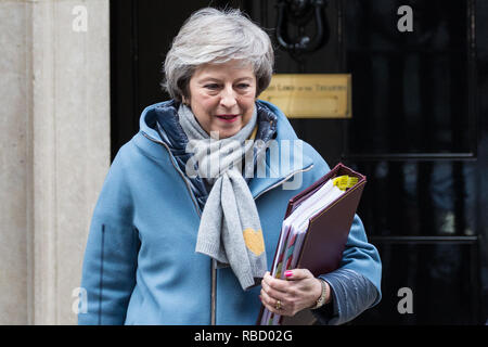 Londres, Royaume-Uni. 9 janvier, 2019. Premier ministre Theresa peut laisse 10 Downing Street pour assister à la première session de questions au premier ministre depuis les vacances de Noël, suivi par le premier jour du Brexit débat qui précédera le prochain vote à la Chambre des communes. Credit : Mark Kerrison/Alamy Live News Banque D'Images