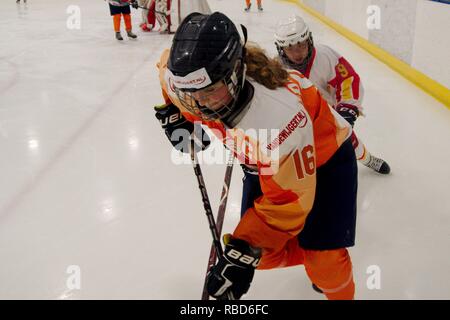 Dumfries, en Écosse, le 9 janvier 2019. Esther de Jong, capitaine de l'équipe des Pays-Bas, qui joue contre la Chine dans le Hockey sur glace 2019 U18 Women's World Championship, Division 1, Groupe B, à Dumfries bol de glace. Crédit : Colin Edwards/Alamy Live News. Banque D'Images