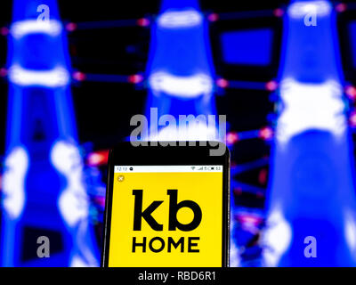 Kiev, Ukraine. Jan 9, 2019. KB Home logo de l'entreprise vu affichée sur un téléphone intelligent. Crédit : Igor Golovniov SOPA/Images/ZUMA/Alamy Fil Live News Banque D'Images