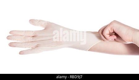 Vue de dessus de la femelle porte des gants en latex sur une autre main isolé sur fond blanc Banque D'Images