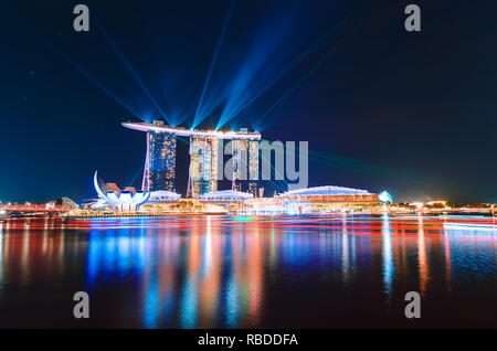 Spectacle de lumière à partir de la Marina Bay Sands Hotel Singapore Banque D'Images