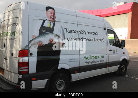 Un camion de livraison en dehors de l'Waitrose Waitrose supermarché à Banque avenante, Édimbourg Banque D'Images
