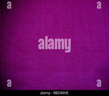 Fuchsia violet magenta. Motif tricoté chandail de laine la texture de près. Violet fait main laine à tricoter texture background Banque D'Images