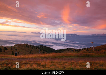 Matin d'automne dans station de ski, les Alpes Carniques, Autriche Banque D'Images