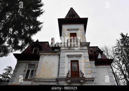 SINAIA, Roumanie - le 7 novembre 2018. L'hôpital de la ville de Sinaia. service pédiatrique , la vieille maison historique à Sinaia, Roumanie. Banque D'Images