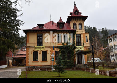 SINAIA, Roumanie - le 7 novembre 2018. Chambre George Mandrea- Duca Pension Restaurant , vieille maison à Sinaia, La Vallée de Prahova. Banque D'Images