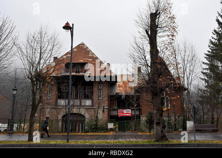 SINAIA, Roumanie - le 7 novembre 2018. La ville de Sinaia et Street View, la Vallée de Prahova, Roumanie. Banque D'Images