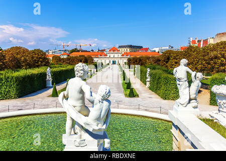 Statues de la fontaine et vue sur le Palais du Belvédère inférieur, Vien Banque D'Images