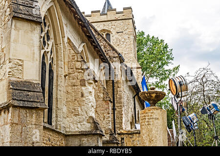 Fomerey (Cambridge, Angleterre) : église Saint André et Marie - tournage pour série TV Banque D'Images