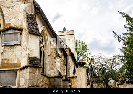 Fomerey (Cambridge, Angleterre) : église Saint André et Marie - tournage pour série TV Banque D'Images