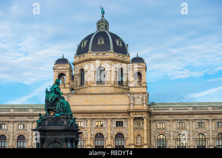 L'Autriche, Vienne, Naturhistorisches Museum d'Histoire Naturelle, Maria Theresa statue, inaugurée 1888 Banque D'Images