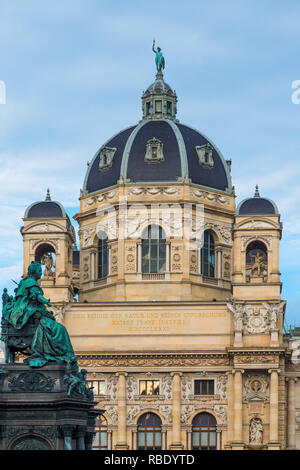 L'Autriche, Vienne, Naturhistorisches Museum d'Histoire Naturelle, Maria Theresa statue, inaugurée 1888 Banque D'Images