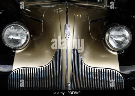Classic Car 1939 Buick Superior, Close up image complète sur l'extrémité avant des phares et grill. Banque D'Images