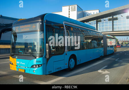 Danemark - COPENHAGUE, 13 juin 2018 : Bus à l'aéroport de Kastrup est située à Copenhague. Kastrup est le principal aéroport international de Copenhague, Danemark Banque D'Images