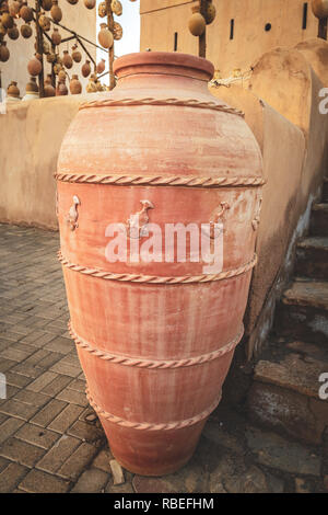 Pots d'artisanat traditionnel à Nizwa, l'ancienne capitale d'Oman Banque D'Images