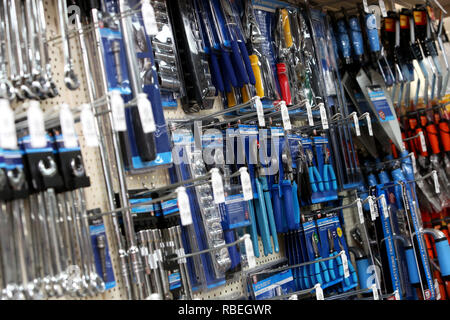 Vue générale d'un outil et de matériel shop à Chichester, West Sussex, UK. Banque D'Images