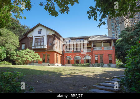 Taipei, Taiwan - le 24 novembre 2018 : Beau bâtiment rouge Beitou Hot spring museum de Beitou Park, Taipei, Taiwan. Banque D'Images