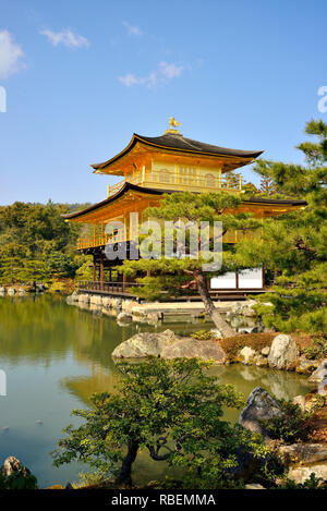 Kinkakuji, Kyoto. Aussi appelé "pavillon d'Or", ce temple bouddhiste est l'un des plus emblématiques bâtiments au Japon. Banque D'Images