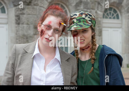 Dans leur intégralité et maquillage au Birmingham costume Zombie Walk - 18 juin 2016, Birmingham, Angleterre Banque D'Images