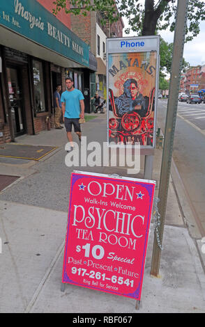 Aujourd'hui, ouvrir un salon de thé psychique, la psychologie, l'exploration de l'esprit, East Village, Manhattan, New York, NYC, NY, USA Banque D'Images