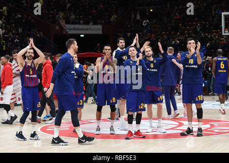 Foto Claudio Grassi/LaPresse 09 gennaio 2019 Assago (MI) Italia sport basket AX Armani Exchange Olimpia Milano vs FC Barcelone - Lassa Turkish Airlines Eurolega 2018/2019 - Mediolanum Forum. Nella foto : Il Barcellona saluta i mentions Photo tifosi Claudio Grassi/LaPresse Janvier 09, 2019 Assago (MI) Italie sport basket AX Armani Exchange Olimpia Milan vs FC Barcelone - Lassa Turkish Airlines EuroLeague 2018/2019 - Mediolanum Forum. dans la pic : FC Barcelone Accueil Lassa ses partisans Banque D'Images