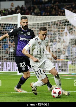Madrid. Jan 9, 2019. Real Madrid's Lucas Vazquez (R) est en compétition lors de la coupe du roi espagnol ronde de 16 première partie match de football entre le Real Madrid et Salamanque à Madrid, Espagne, le 9 janvier 2019. Le Real Madrid a gagné 3-0. Crédit : Edward F. Peters/Xinhua/Alamy Live News Banque D'Images