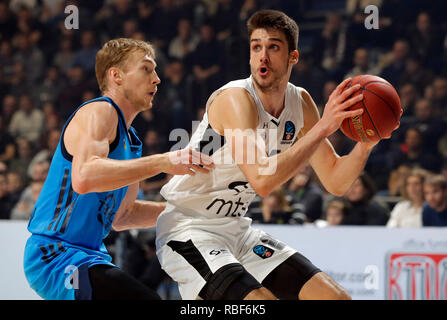 Belgrade. Jan 9, 2019. Rade du Partizan Zagorac (R) rivalise avec Alba, Niels Giffey pendant le Top 16 phase 2 de l'Eurocup match de basket entre Partizan et Alba à Belgrade, Serbie le 9 janvier 2019. Partizan remporté 78-66. Credit : Predrag Milosavljevic/Xinhua/Alamy Live News Banque D'Images