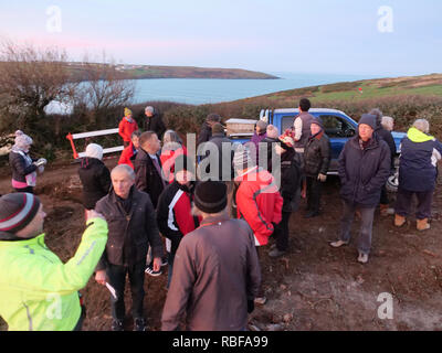 Newquay, Cornwall, UK. 10 janvier, 2019. Accaparement des terres contre le Duché de Cornouailles terre comme une route locale byway et est approprié par un promoteur. Une partie importante de la South West coastal path a été bloqué par la machinerie lourde et de la route chemin couvert de terre.50 plus l'homme des résidents d'un blocus. Newquay, Cornwall, UK. Crédit : Robert Taylor/Alamy Live News Banque D'Images