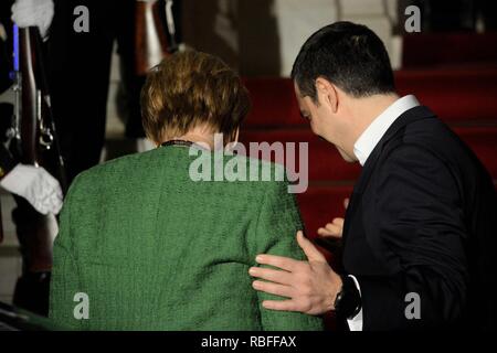 Athènes, Grèce. 10 janvier, 2019. Le Premier Ministre grec, Alexis Tsipras vu Chancelier Angella Merkel accueillant au Palais Maximou. Credit : Giorgos Zachos SOPA/Images/ZUMA/Alamy Fil Live News Banque D'Images