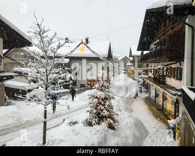 Munich, Bavière, Allemagne, le 10 janvier 2019. Un blizzard passe au-dessus de l'Allemagne du sud, couvrant la région de neige et de prévenir un grand nombre de personnes de voyager. Credit : Nicole verre / Alamy Live News. Banque D'Images