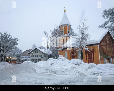 Munich, Bavière, Allemagne, le 10 janvier 2019. Un blizzard passe au-dessus de l'Allemagne du sud, couvrant la région de neige et de prévenir un grand nombre de personnes de voyager. Credit : Nicole verre / Alamy Live News. Banque D'Images