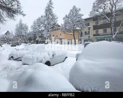 Munich, Bavière, Allemagne, le 10 janvier 2019. Un blizzard passe au-dessus de l'Allemagne du sud, couvrant la région de neige et de prévenir un grand nombre de personnes de voyager. Credit : Nicole verre / Alamy Live News. Banque D'Images