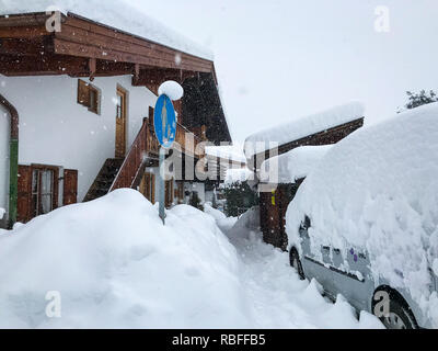 Munich, Bavière, Allemagne, le 10 janvier 2019. Un blizzard passe au-dessus de l'Allemagne du sud, couvrant la région de neige et de prévenir un grand nombre de personnes de voyager. Credit : Nicole verre / Alamy Live News. Banque D'Images