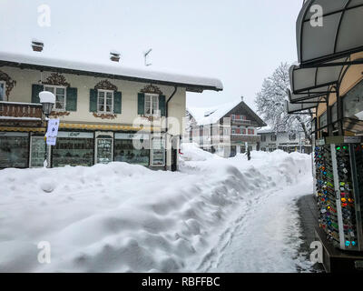 Munich, Bavière, Allemagne, le 10 janvier 2019. Un blizzard passe au-dessus de l'Allemagne du sud, couvrant la région de neige et de prévenir un grand nombre de personnes de voyager. Credit : Nicole verre / Alamy Live News. Banque D'Images