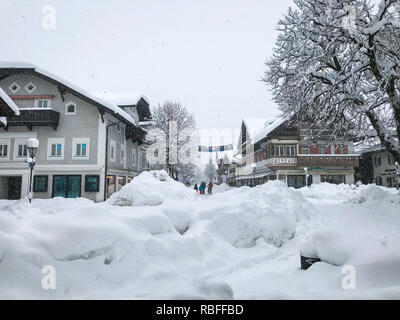 Munich, Bavière, Allemagne, le 10 janvier 2019. Un blizzard passe au-dessus de l'Allemagne du sud, couvrant la région de neige et de prévenir un grand nombre de personnes de voyager. Credit : Nicole verre / Alamy Live News. Banque D'Images